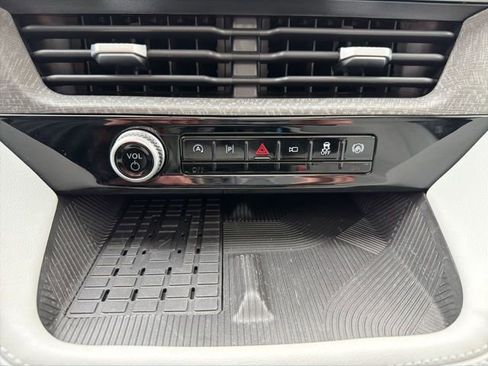Used 2025 Ford Explorer Platinum w/ LUX Leather Package AWD/4WD image 17