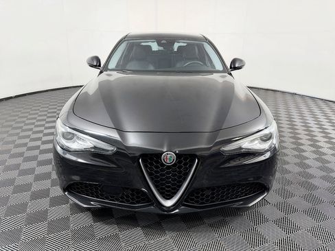 Used 2017 Alfa Romeo Giulia image 4