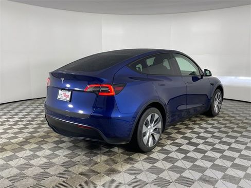 Used 2024 Tesla Model Y 2WD image 25