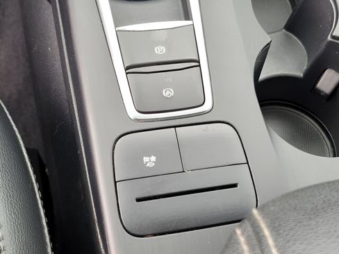 Used 2020 Ford Escape SE Sport image 10