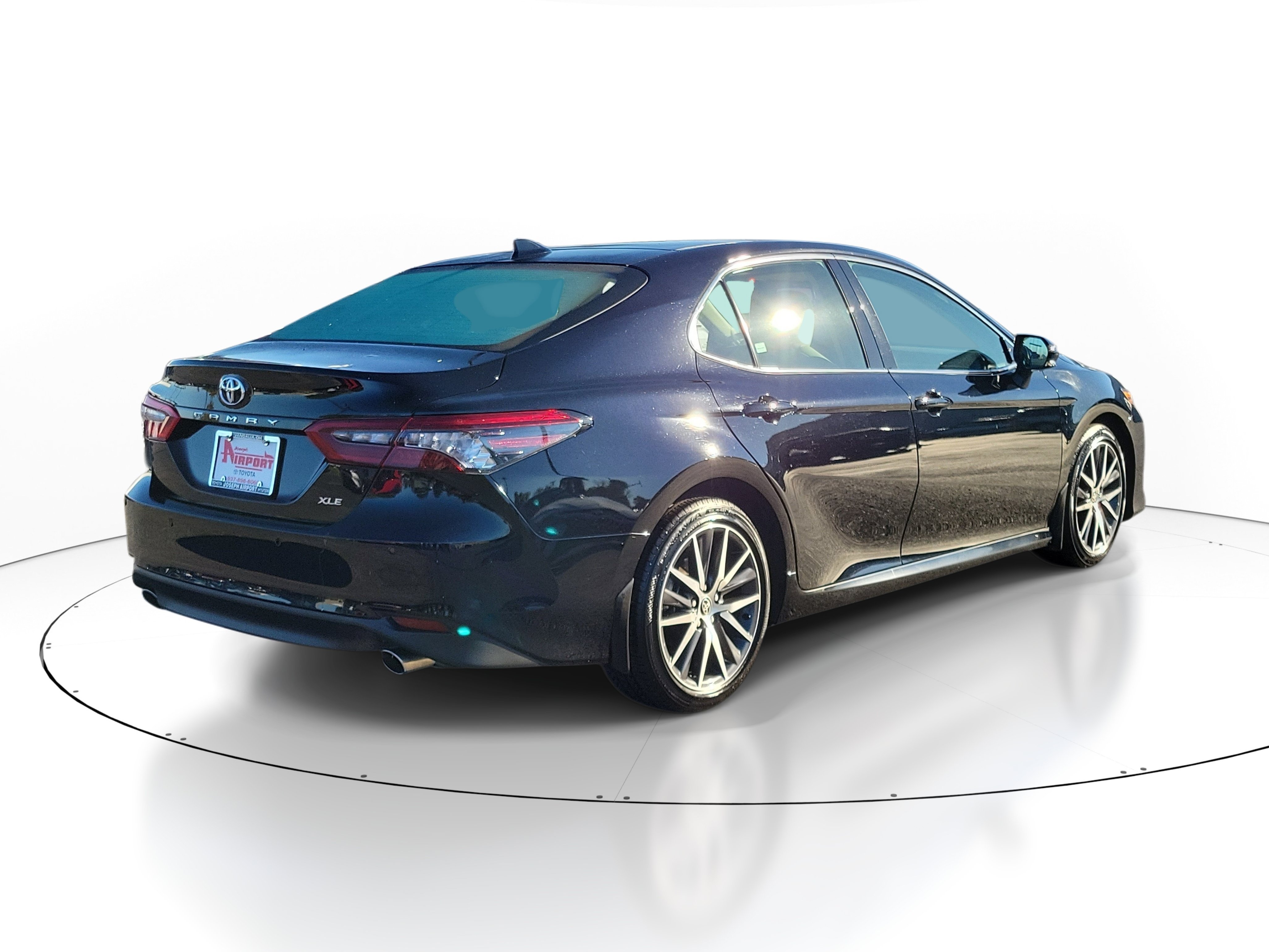 Used 2024 Toyota Camry XLE w/ Navigation Package FWD image 4