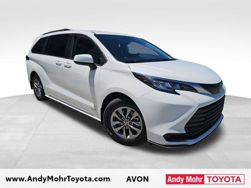 Used 2021 Toyota Sienna LE w/ LE Plus Package FWD image 1