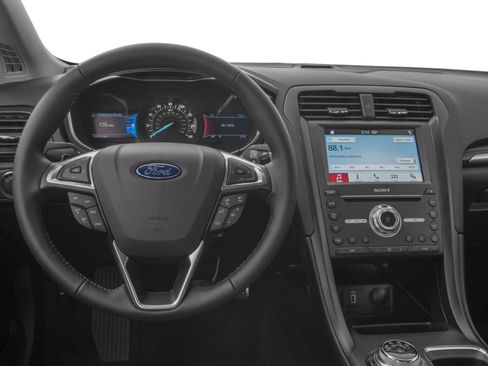 Used 2017 Ford Fusion Titanium FWD image 4