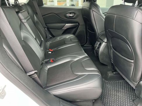 Used 2019 Jeep Cherokee Latitude Plus w/ Cold Weather Group image 19