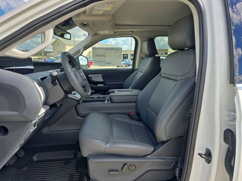 New 2025 Ford Expedition Active image 16