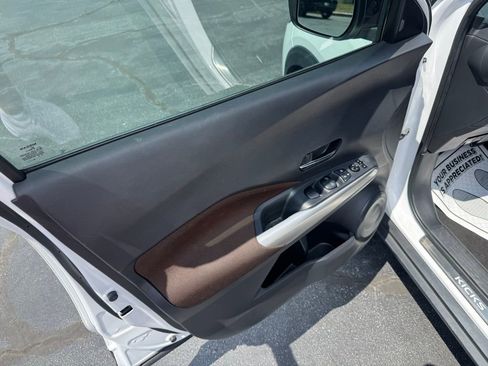 Used 2018 Nissan Kicks SR FWD image 14