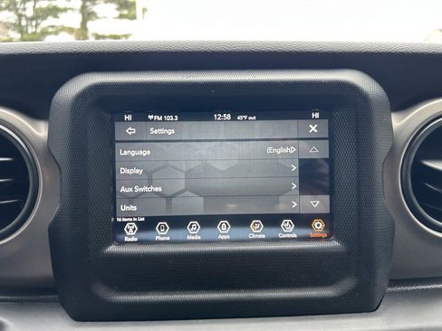 Used 2021 Jeep Gladiator Sport image 15