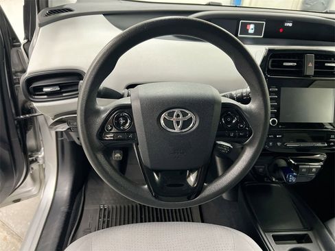 Used 2022 Toyota Prius LE image 19