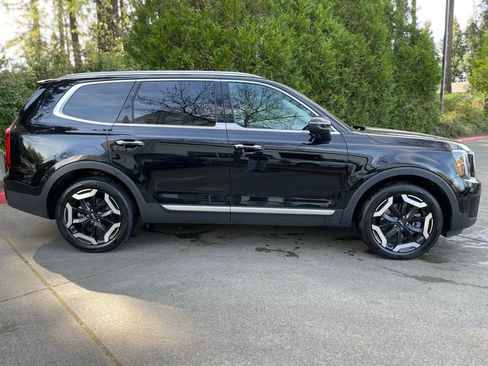 Used 2025 Kia Telluride S FWD image 3