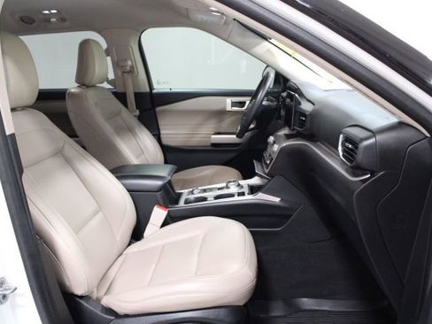 Used 2022 Ford Explorer XLT w/ Equipment Group 202A image 32