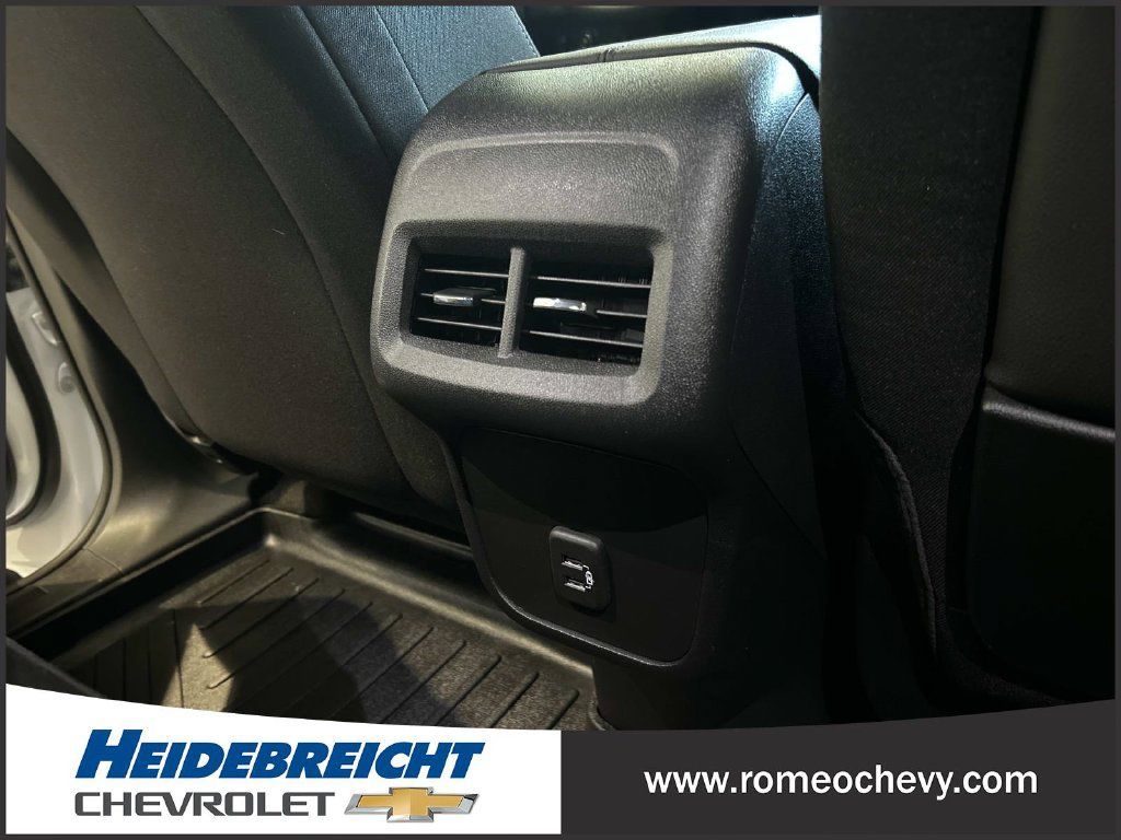 Used 2024 GMC Terrain SLE w/ Driver Convenience Package FWD image 17