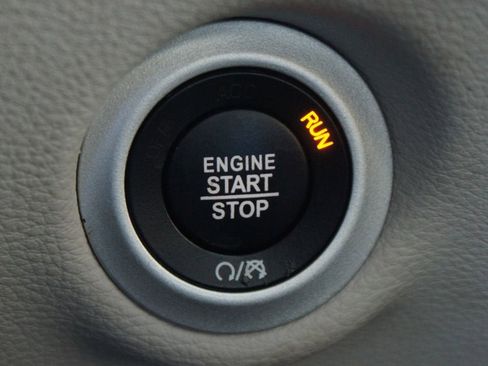 Used 2022 Chrysler Pacifica Limited image 10