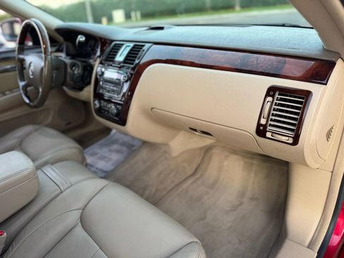 Used 2006 Cadillac DTS image 34