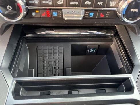 New 2026 Ford F350 Lariat w/ Black Appearance Package image 38