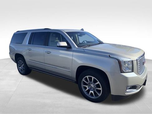 Used 2016 GMC Yukon XL Denali image 8