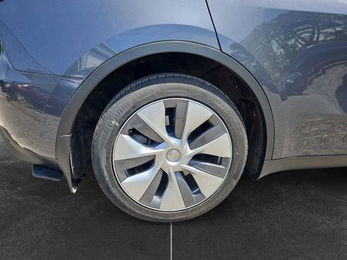 Used 2023 Tesla Model Y Long Range AWD/4WD image 31
