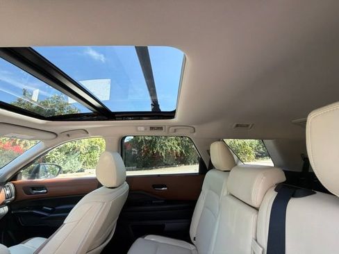 Used 2026 Nissan Pathfinder Platinum w/ Cargo Package FWD image 17