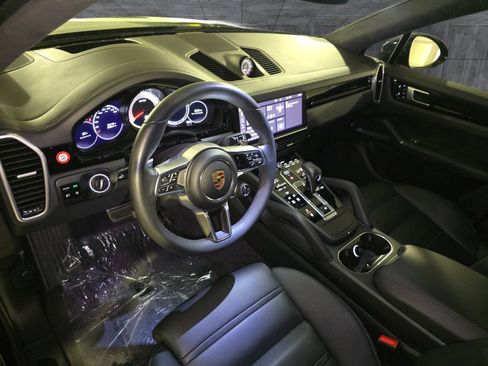 Used 2021 Porsche Cayenne GTS image 4