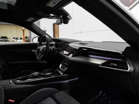 Used 2024 Audi e-tron GT Prestige image 20
