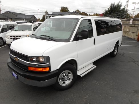 Used 2016 Chevrolet Express 3500 LT w/ LT Preferred Equipment Group image 4