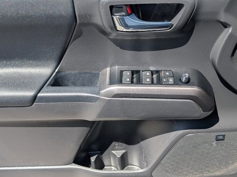 Used 2022 Toyota Tacoma SR5 image 15