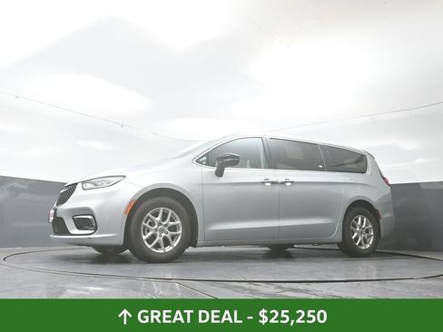 Used 2024 Chrysler Pacifica Touring-L FWD image 53