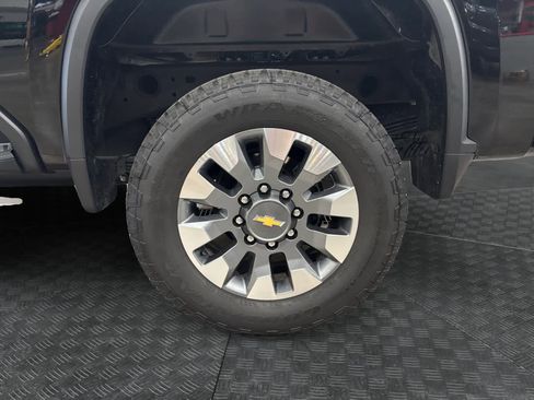 Used 2025 Chevrolet Silverado 2500 Custom w/ Custom Value Package image 15