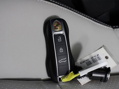 Used 2025 Porsche Cayenne S image 34