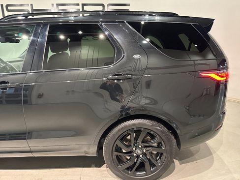 Used 2023 Land Rover Discovery S R-Dynamic image 6