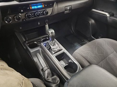Used 2017 Toyota Tacoma TRD Off-Road image 22