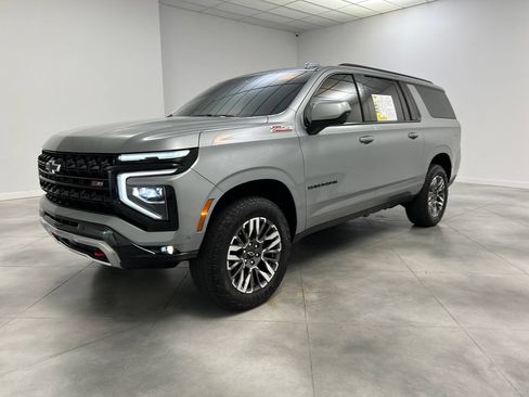 Used 2025 Chevrolet Suburban Z71 AWD/4WD image 4