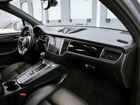 Used 2018 Porsche Macan S image 24