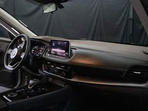 Used 2022 Nissan Rogue SV image 15