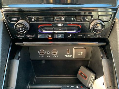 Used 2022 Jeep Grand Cherokee Limited 4xe image 35