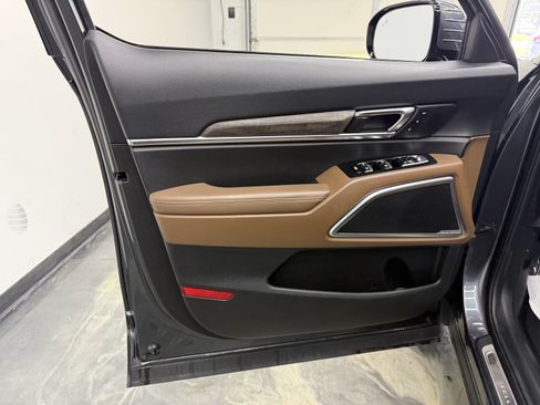 Used 2022 Kia Telluride SX w/ SX Prestige Package AWD/4WD image 9