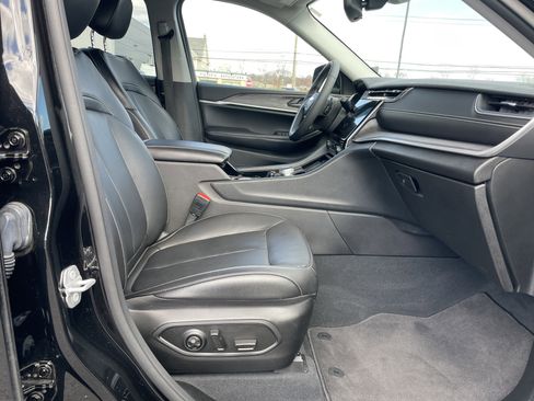 Used 2023 Jeep Grand Cherokee L Limited image 13