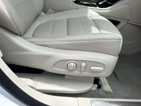 Used 2023 GMC Acadia Denali AWD/4WD image 12
