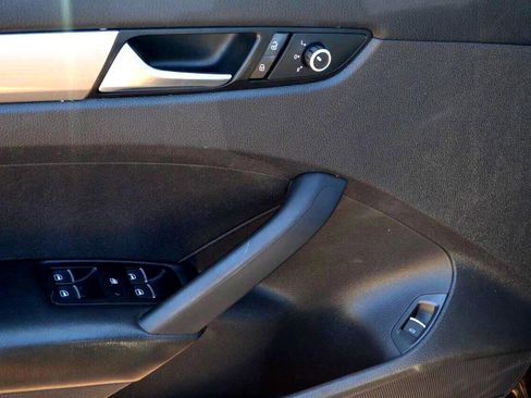 Used 2013 Volkswagen Passat 2.5 S image 16