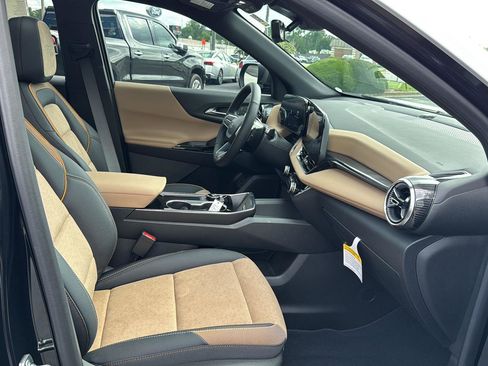 New 2025 Chevrolet Equinox ACTIV w/ Safety and Technology Package image 11