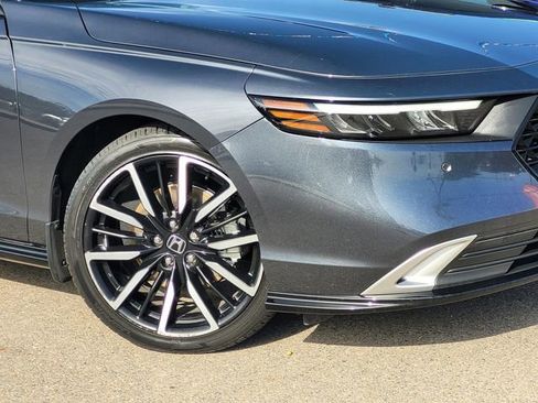 Used 2023 Honda Accord Touring image 9