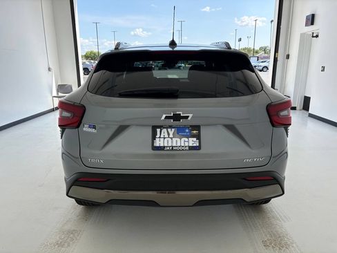 New 2026 Chevrolet Trax ACTIV w/ Sunroof Package FWD image 23