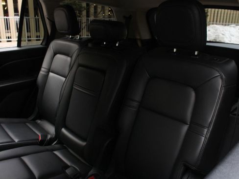 Used 2023 Lincoln Aviator AWD image 16