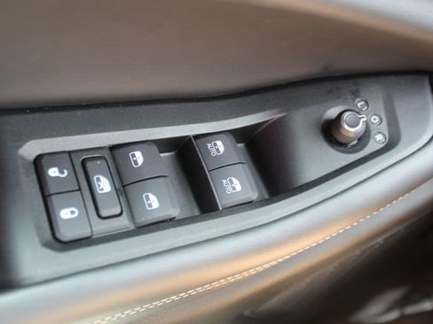 Used 2025 Jeep Grand Cherokee Altitude AWD/4WD image 15