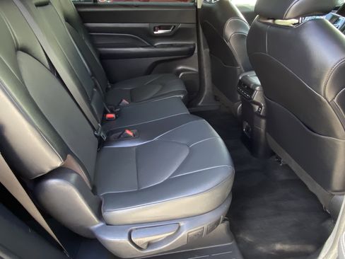 Certified 2024 Toyota Grand Highlander FWD image 12