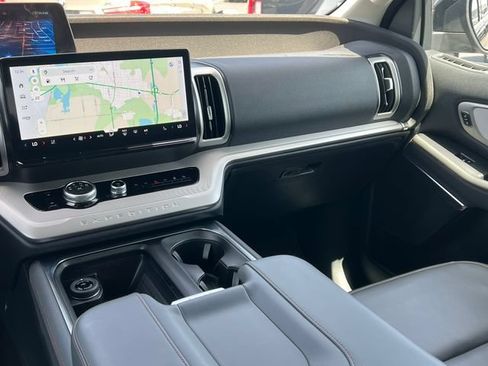 Certified 2025 Ford Expedition Active AWD/4WD image 39