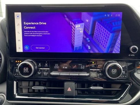 Used 2024 Toyota Highlander Platinum image 8