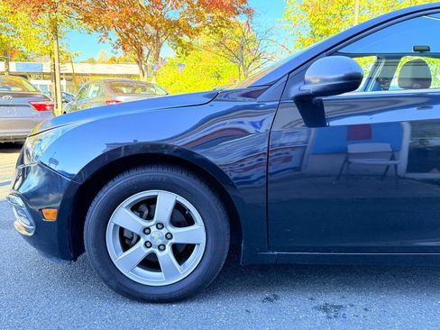 Used 2016 Chevrolet Cruze LT FWD image 3