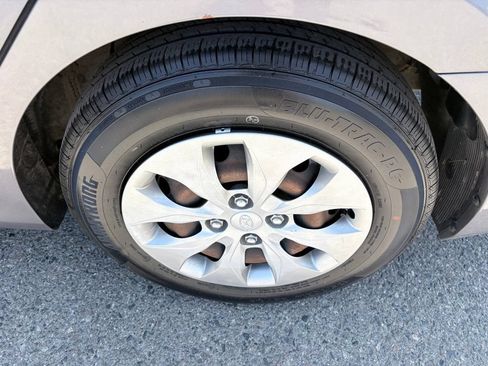 Used 2016 Hyundai Accent SE FWD image 21