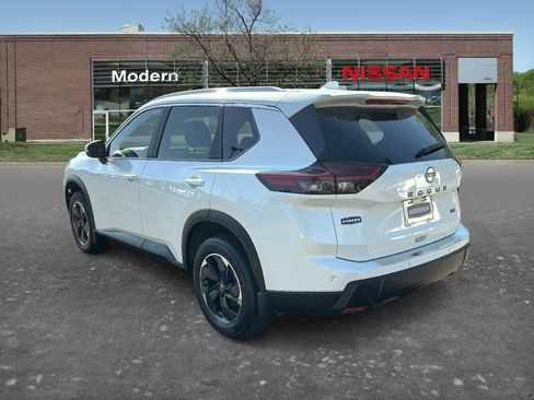 Certified 2024 Nissan Rogue SV w/ SV Premium Package FWD image 2