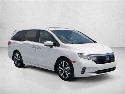 Used 2024 Honda Odyssey Touring image 3